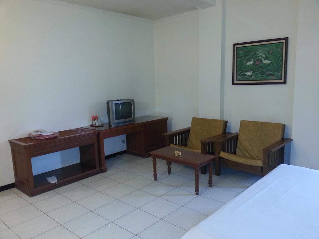 Hotel Fortuna Сурабая Екстериор снимка