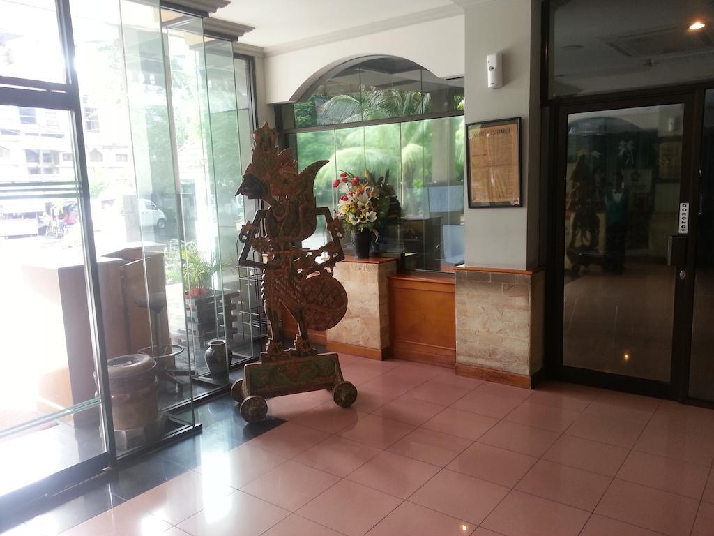 Hotel Fortuna Сурабая Екстериор снимка